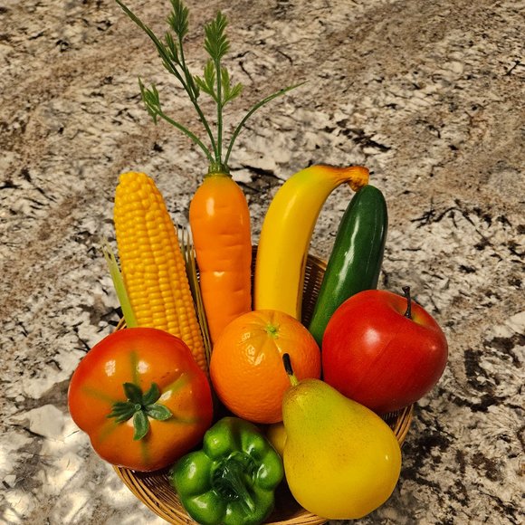 BRAND NEW SET OF 10 PLASTIC FRUITS AND VEGETABLES IN ROUND, WOVEN WICKER BASKET - Picture 6 of 13